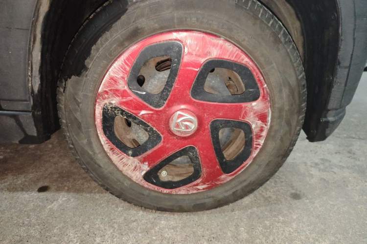 Used Baojun E100 2020 305KM Smart Drive Version Right Front Wheel Hub