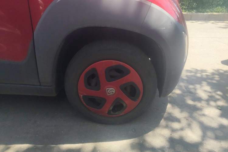 Used Baojun E100 2020 305KM Smart Drive Version Right Front Wheel Hub