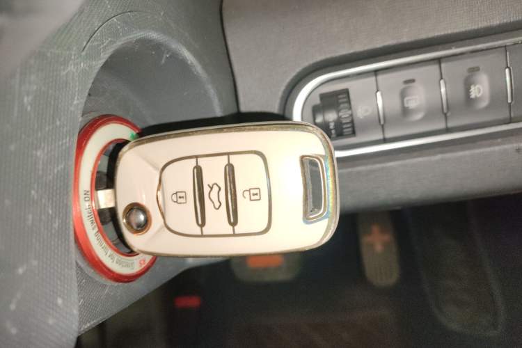 Used Baojun E100 2020 305KM Smart Drive Version Vehicle Key