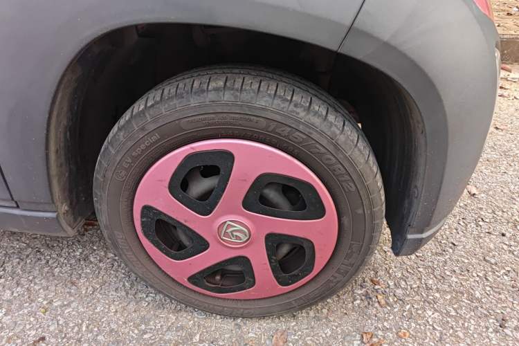 Used Baojun E100 2020 305KM Smart Drive Version Right Front Wheel Hub
