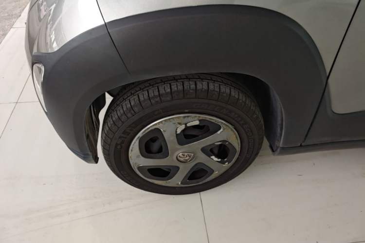 Used Baojun E100 2020 305KM Smart Drive Version Left Front Wheel Hub