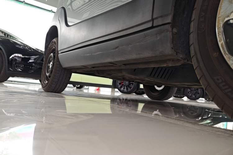Used Baojun E100 2020 305KM Smart Drive Version Right Side Sill