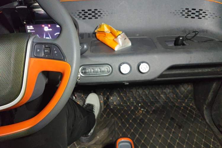 Used Baojun E100 2020 305KM Smart Drive Version Audio And AC Panel