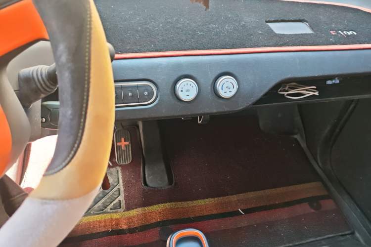 Used Baojun E100 2020 305KM Smart Drive Version Audio And AC Panel