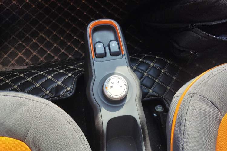 Used Baojun E100 2020 305KM Smart Drive Version Gear Lever