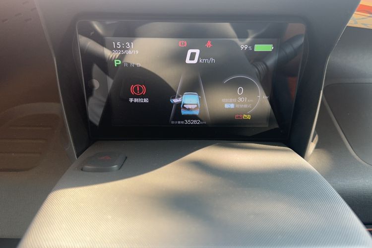 Used Baojun E100 2020 305KM Smart Drive Version Odometer Close Up