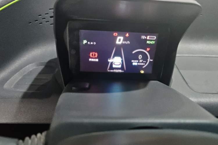 Used Baojun E100 2020 305KM Smart Drive Version Odometer Close Up
