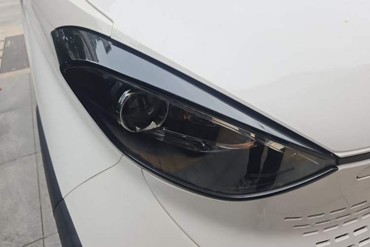 Used Baojun E100 2020 305KM Smart Drive Version Right Front Headlight