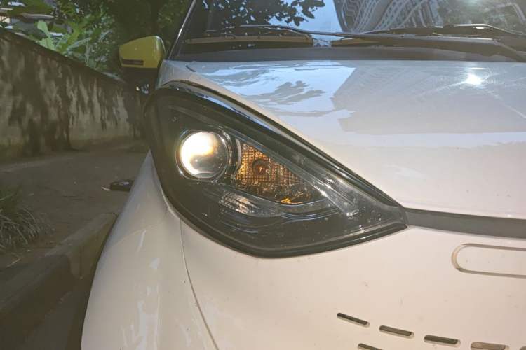 Used Baojun E100 2020 305KM Smart Drive Version Right Front Headlight