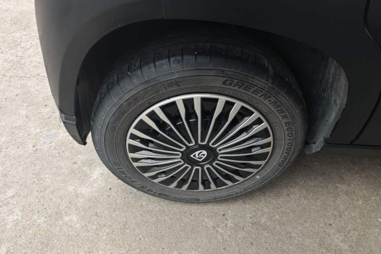 Used Baojun E100 2020 305KM Smart Drive Version Right Rear Wheel Hub