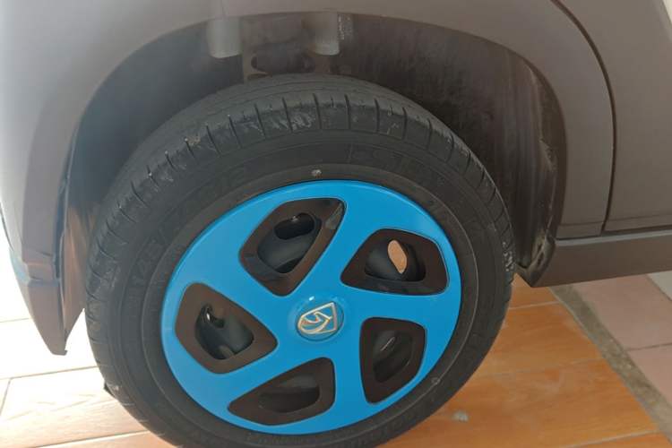 Used Baojun E100 2020 305KM Smart Drive Version Right Rear Wheel Hub
