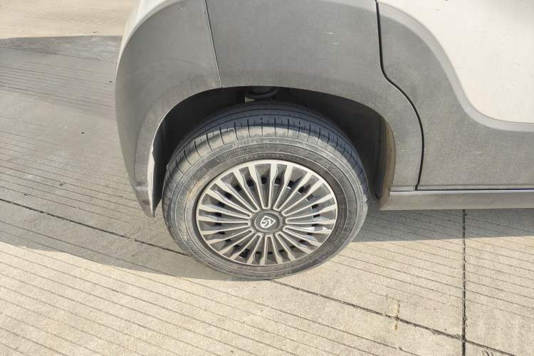 Used Baojun E100 2020 305KM Smart Drive Version Right Rear Wheel Hub
