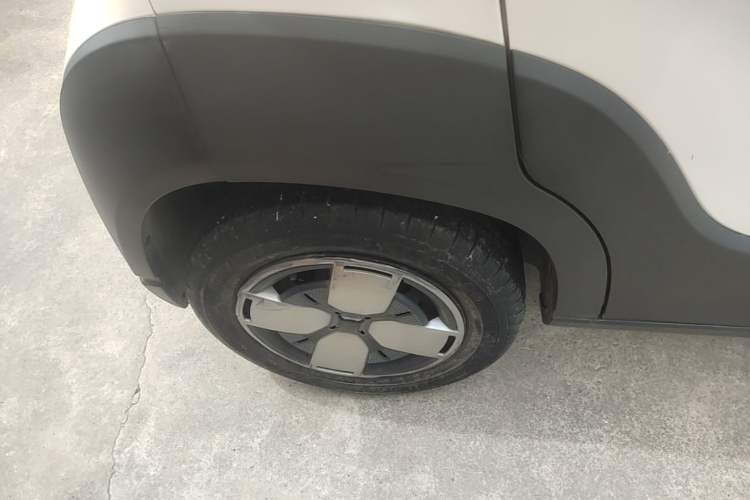 Used Baojun E100 2020 305KM Smart Drive Version Right Rear Wheel Hub