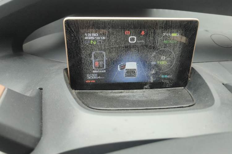 Used Baojun E200 2019 250KM Smart Drive Edition Odometer Close Up