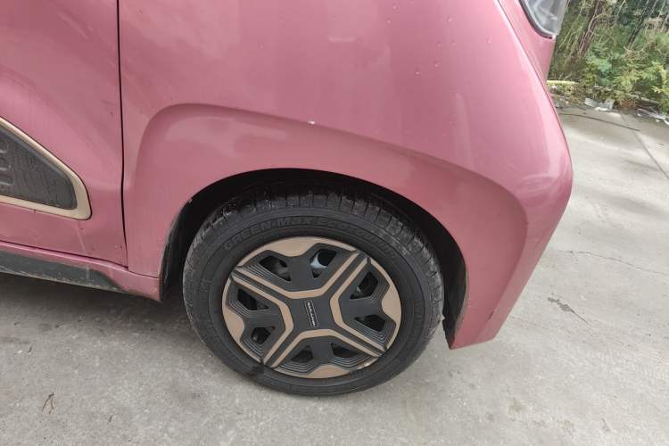 Used Baojun E200 2019 250KM Smart Drive Edition Right Front Wheel Hub