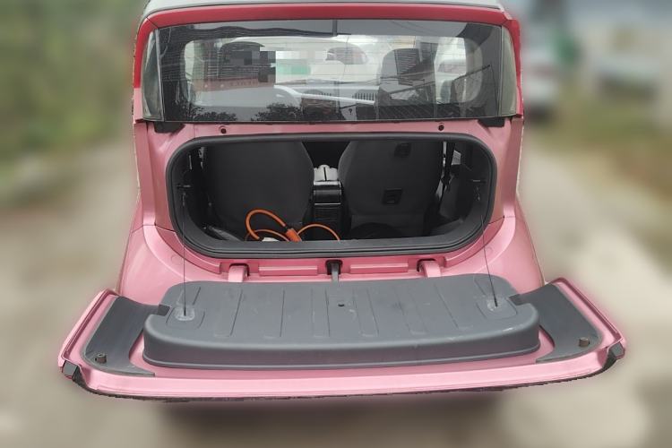 Used Baojun E200 2019 250KM Smart Drive Edition Trunk