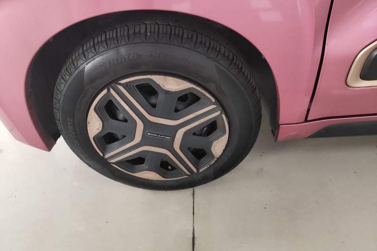 Used Baojun E200 2020 305KM Smart Drive Version Left Front Wheel Hub