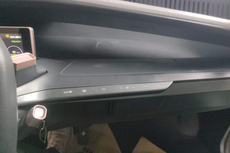 Used Baojun E200 2020 305KM Smart Drive Version Audio And AC Panel