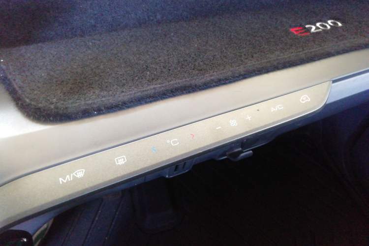 Used Baojun E200 2020 305KM Smart Drive Version Audio And AC Panel