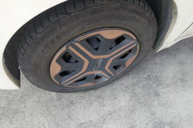 Used Baojun E200 2020 305KM Smart Drive Version Left Front Wheel Hub