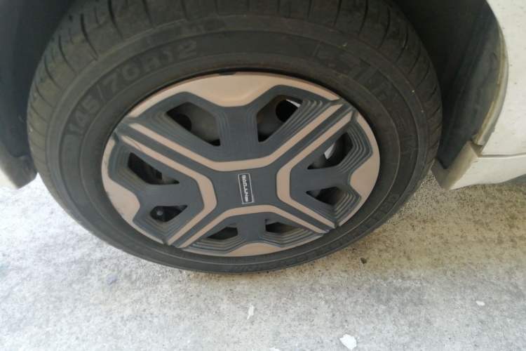 Used Baojun E200 2020 305KM Smart Drive Version Right Rear Wheel Hub