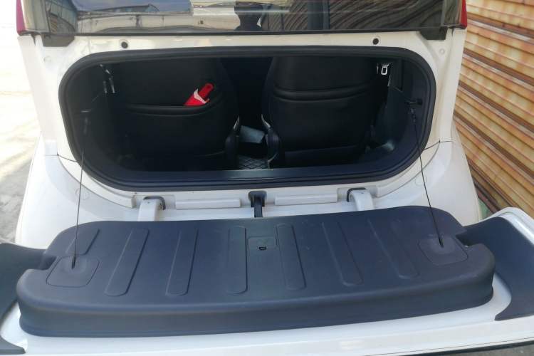 Used Baojun E200 2020 305KM Smart Drive Version Trunk