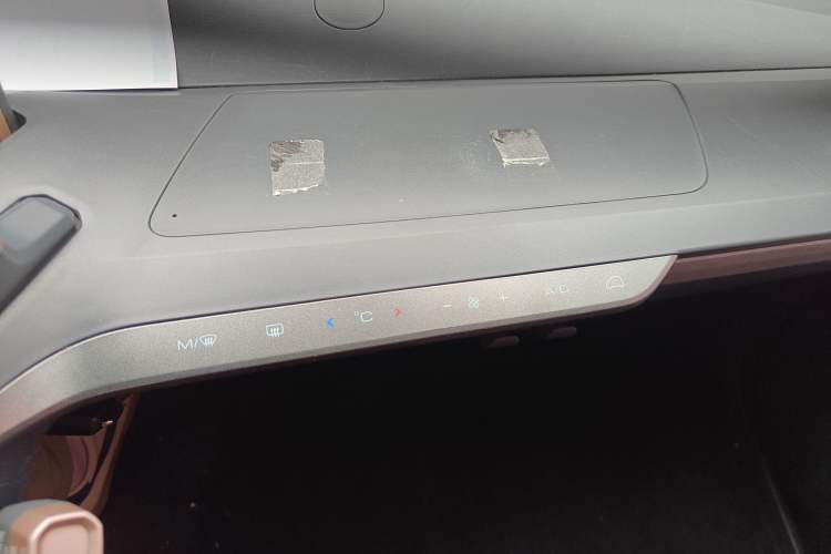 Used Baojun E200 2018 Intelligent Driving Edition Audio And AC Panel