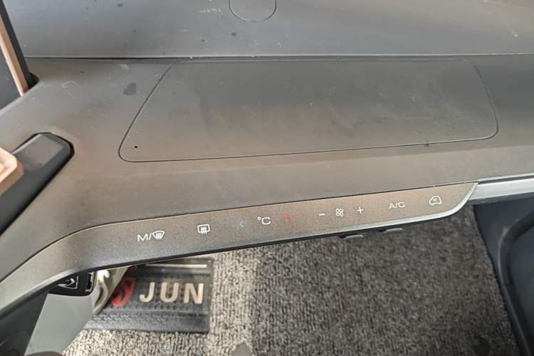 Used Baojun E200 2018 Intelligent Driving Edition Audio And AC Panel