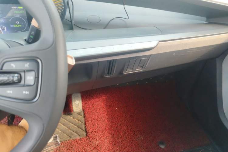 Used Baojun E200 2018 Intelligent Driving Edition Audio And AC Panel