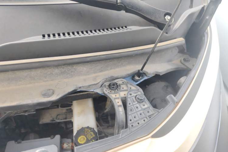 Used Baojun E200 2018 Intelligent Driving Edition Engine Bay Left