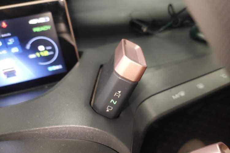 Used Baojun E200 2018 Intelligent Driving Edition Gear Lever