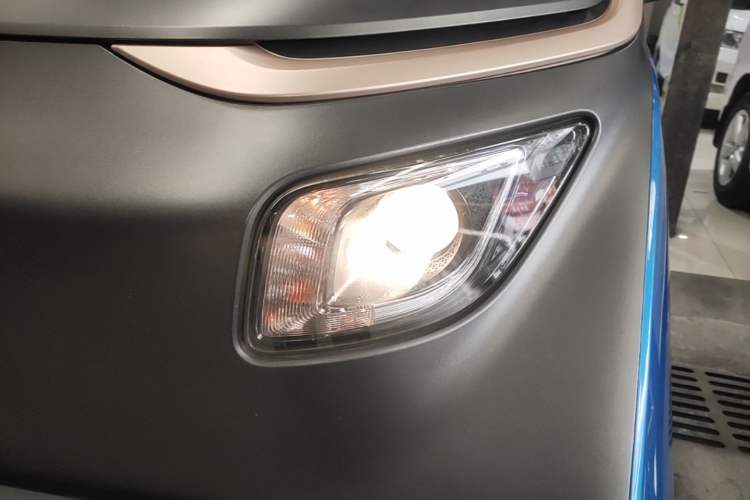 Used Baojun E200 2018 Intelligent Driving Edition Left Front Headlight