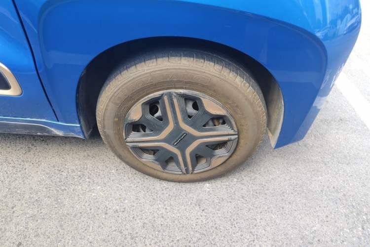 Used Baojun E200 2018 Intelligent Driving Edition Right Front Wheel Hub