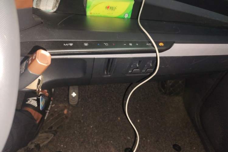 Used Baojun E200 2018 Intelligent Driving Edition Audio And AC Panel