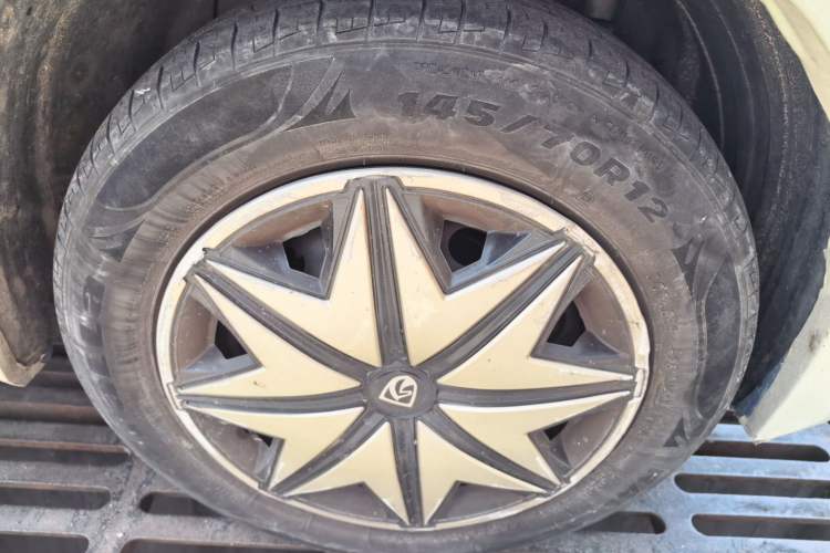 Used Baojun E200 2018 Intelligent Driving Edition Right Front Wheel Hub