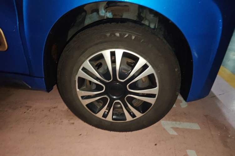 Used Baojun E200 2018 Intelligent Driving Edition Right Front Wheel Hub