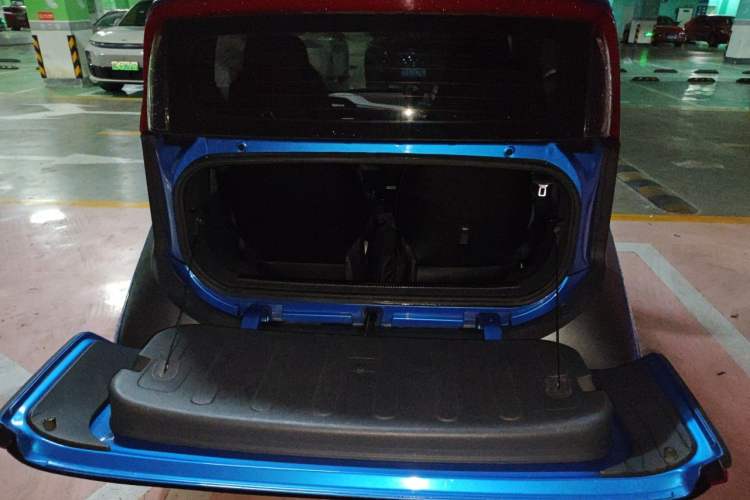 Used Baojun E200 2018 Intelligent Driving Edition Trunk