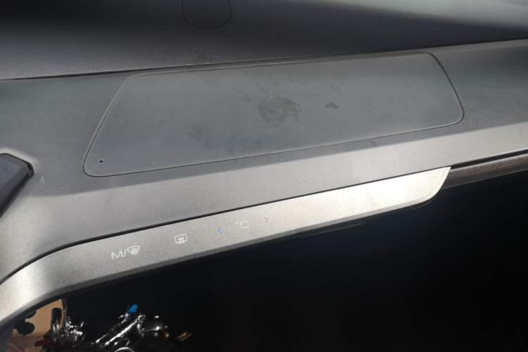 Used Baojun E200 2018 Intelligent Driving Edition Audio And AC Panel