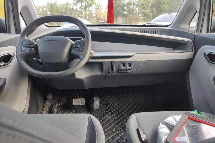 Used Baojun E200 2018 Intelligent Driving Edition Center Console