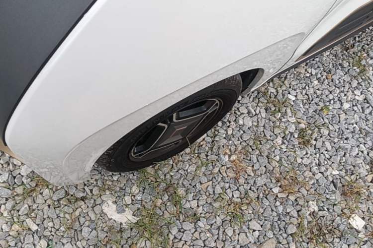 Used Baojun E200 2018 Smart Enjoy Edition Left Front Wheel Hub