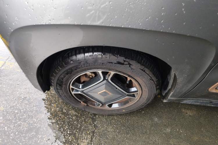 Used Baojun E200 2018 Smart Enjoy Edition Left Front Wheel Hub