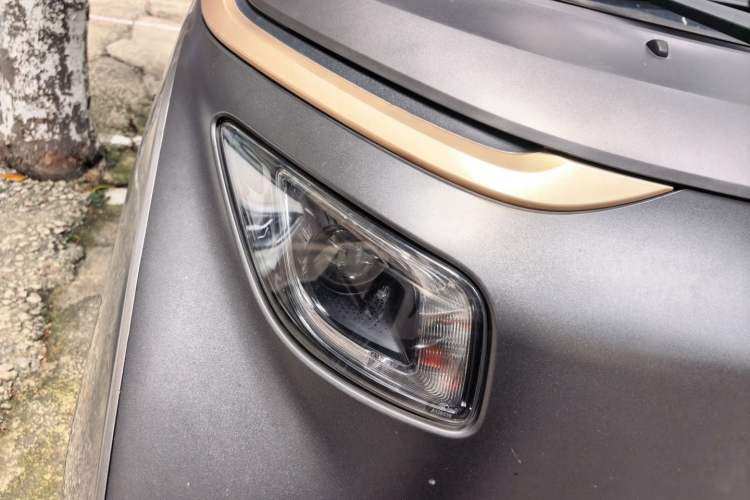Used Baojun E200 2018 Intelligent Driving Edition Right Front Headlight