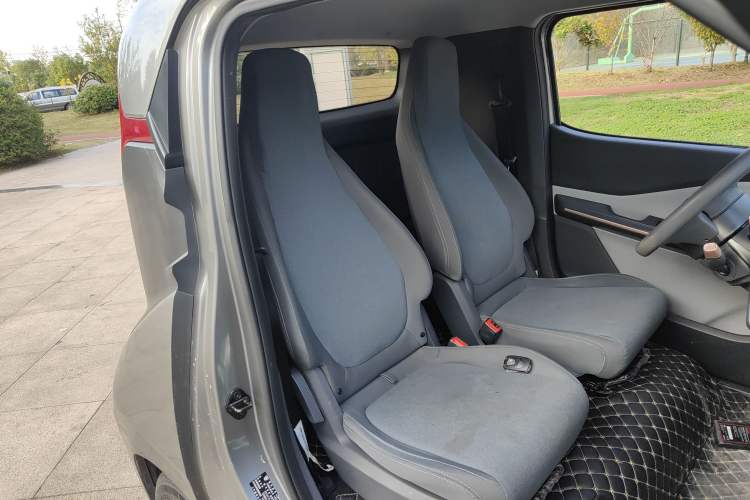 Used Baojun E200 2018 Intelligent Driving Edition Right Front Seat
