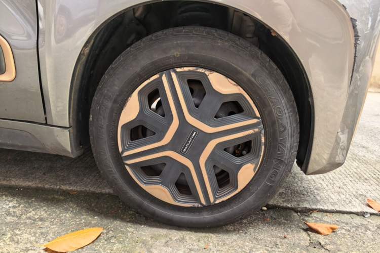 Used Baojun E200 2018 Intelligent Driving Edition Right Front Wheel Hub