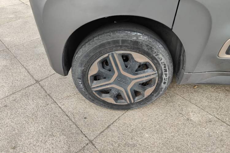 Used Baojun E200 2018 Intelligent Driving Edition Right Rear Wheel Hub