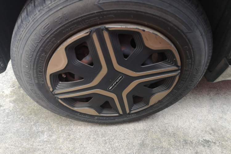 Used Baojun E200 2018 Intelligent Driving Edition Right Rear Wheel Hub