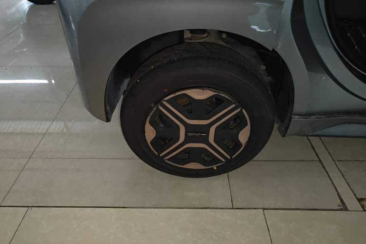 Used Baojun E200 2018 Intelligent Driving Edition Right Rear Wheel Hub