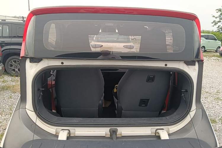 Used Baojun E200 2018 Smart Enjoy Edition Trunk
