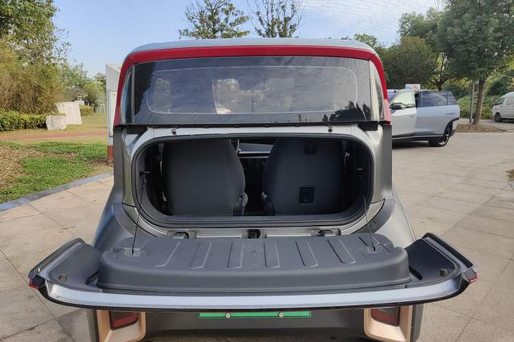 Used Baojun E200 2018 Intelligent Driving Edition Trunk