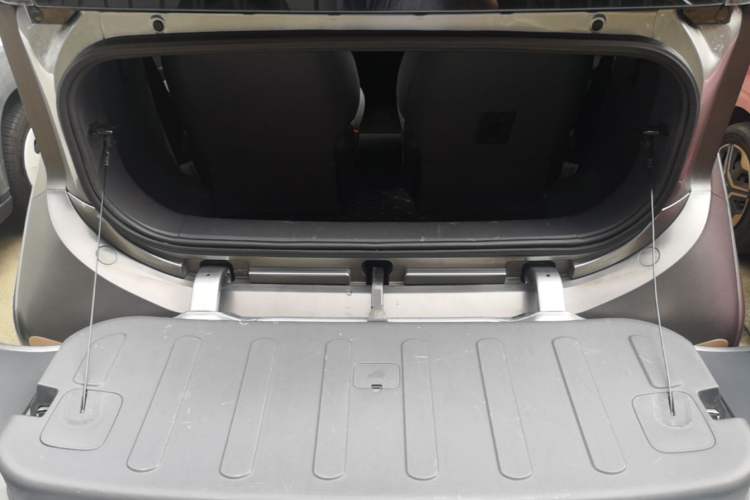 Used Baojun E200 2018 Intelligent Driving Edition Trunk